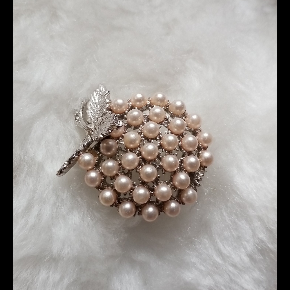 ORA Pearl and Rhinestone Brooch - Picture 7 of 7